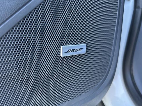 Used 2019 Chevrolet Bolt Premier w/ Infotainment Package image 16