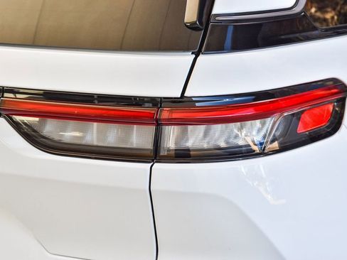 New 2026 Jeep Grand Cherokee Altitude image 7