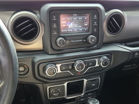 Used 2018 Jeep Wrangler Sport AWD/4WD image 18