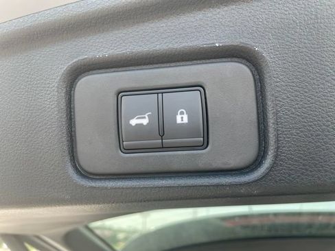 Used 2025 Nissan Pathfinder Platinum FWD image 9