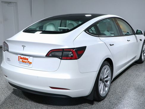 Used 2021 Tesla Model 3 Standard Range Plus RWD image 7