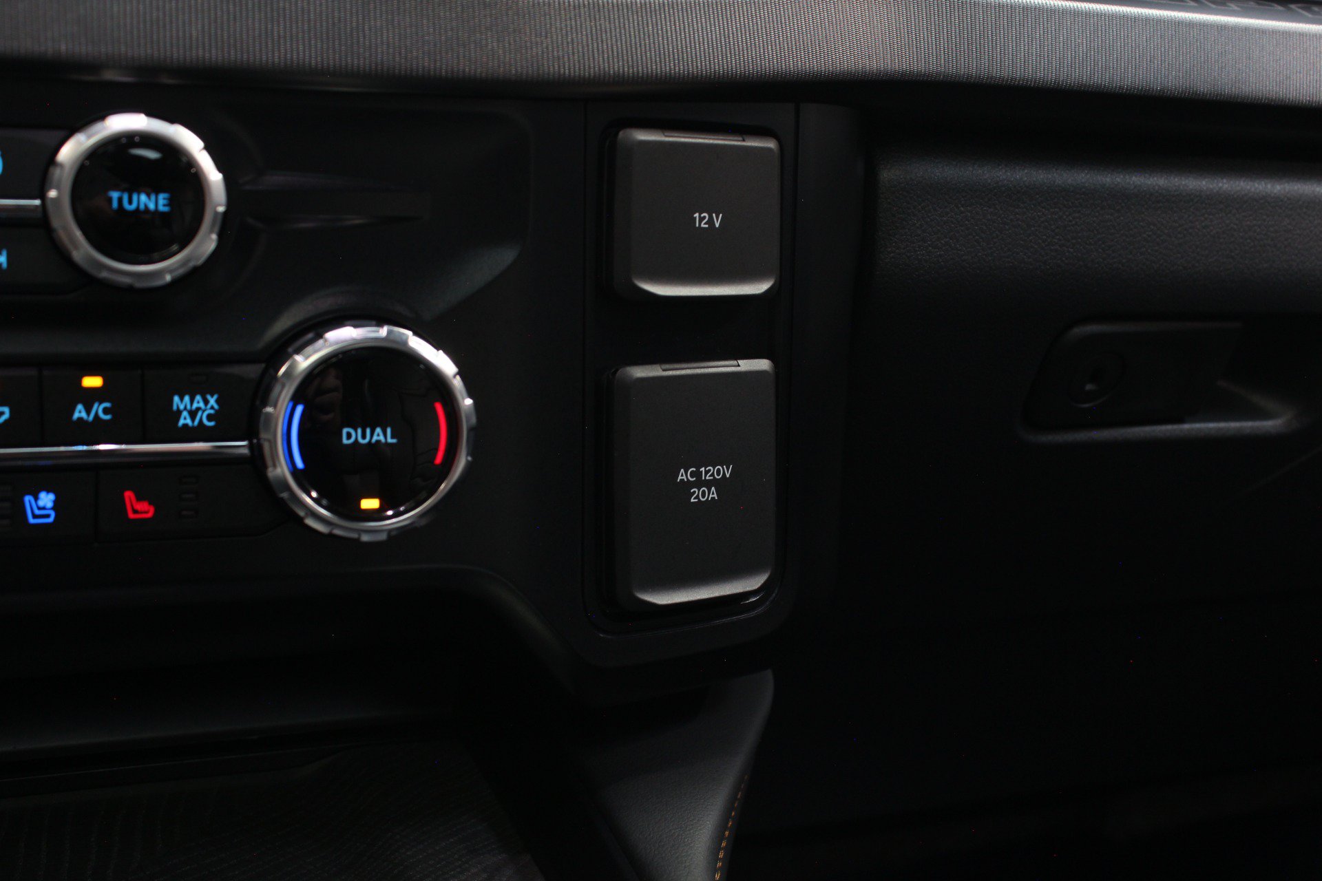 Used 2024 Ford F250 Platinum w/ Tremor Off-Road Package AWD/4WD image 85