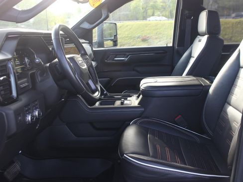 Used 2024 GMC Sierra 2500 AT4X AWD/4WD image 16