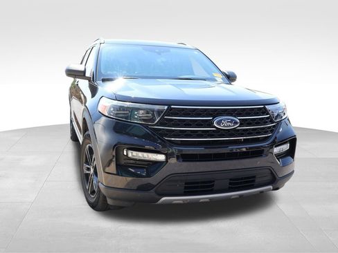 Used 2021 Ford Explorer XLT w/ Equipment Group 202A AWD/4WD image 9