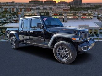 New 2025 Jeep Gladiator Sport video 1