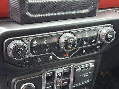 Used 2020 Jeep Wrangler Unlimited Rubicon w/ Steel Bumper Group AWD/4WD image 16