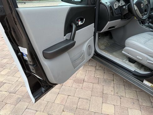 Used 2004 Saturn Vue 2WD V6 w/ Comfort Pkg image 10