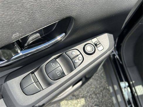 Used 2024 Nissan Kicks SR w/ SR Premium Package image 16