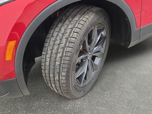 Used 2023 Volkswagen Tiguan SE w/ Panoramic Sunroof Package AWD/4WD image 30