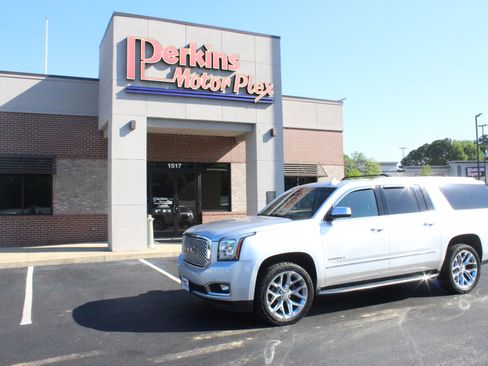 Used 2017 GMC Yukon XL Denali w/ Open Road Package AWD/4WD image 37