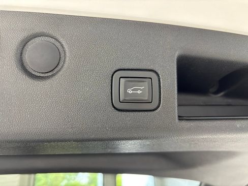 Used 2019 Chevrolet Equinox LT AWD/4WD image 40