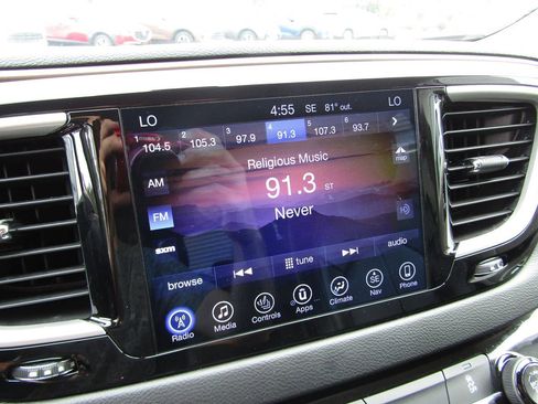 Used 2017 Chrysler Pacifica Touring-L image 15