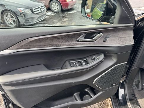 Used 2022 Jeep Grand Cherokee Limited w/ Luxury Tech Group II image 20