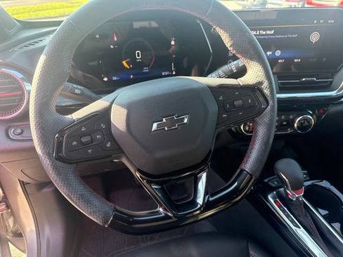 Used 2025 Chevrolet Trax RS w/ Sunroof Package FWD image 15