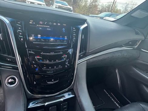 Used 2018 Cadillac Escalade ESV Platinum image 15