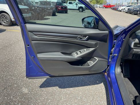 Used 2018 Honda Accord Sport image 8