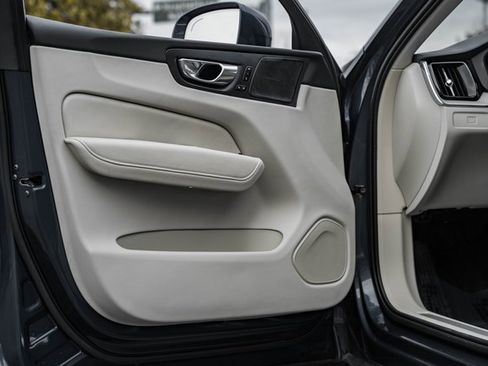 Used 2023 Volvo XC60 B5 Ultimate w/ Climate Package image 34