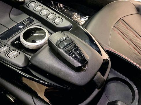 Used 2021 Aston Martin V8 Vantage Base image 21