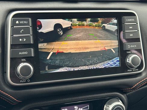 Used 2022 Nissan Versa SR image 17