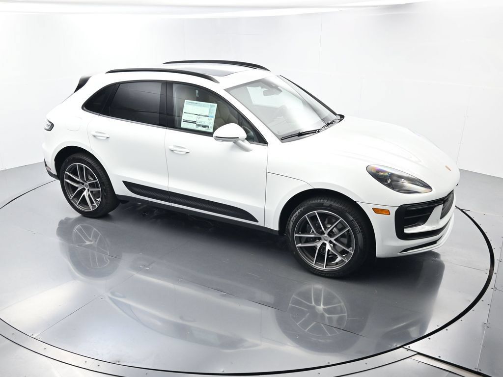 Certified 2026 Porsche Macan AWD/4WD image 42