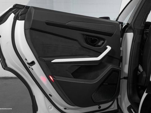 Used 2025 Lamborghini Urus SE image 34