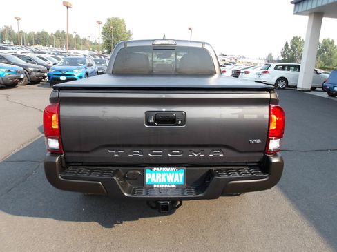 Used 2019 Toyota Tacoma TRD Off-Road AWD/4WD image 4