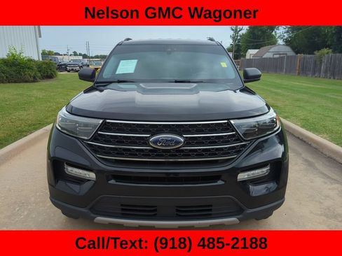 Used 2021 Ford Explorer XLT w/ Equipment Group 202A AWD/4WD image 2
