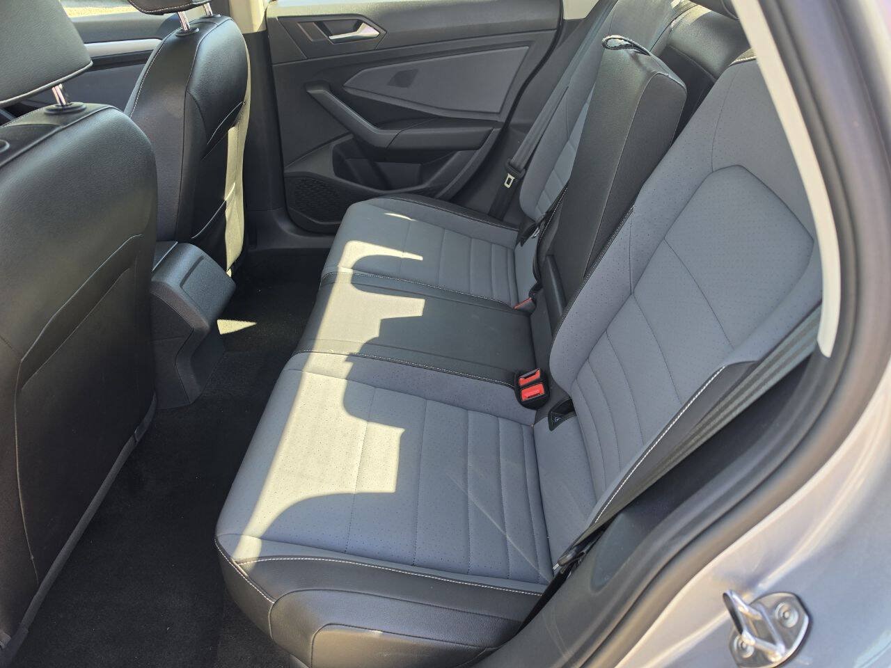 Used 2025 Volkswagen Jetta SE FWD image 10