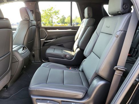 New 2025 Cadillac Escalade Luxury image 4