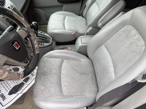 Used 2004 Saturn Vue 2WD V6 image 11