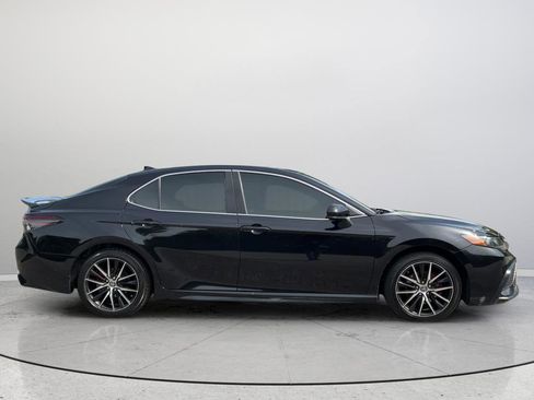 Used 2021 Toyota Camry SE FWD image 6