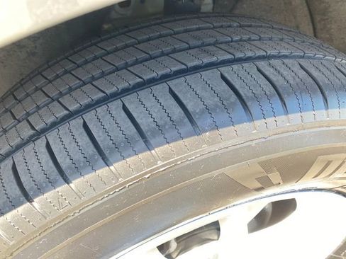 Certified 2024 Chevrolet Equinox LT w/ LPO, Floor Liner Package FWD image 23