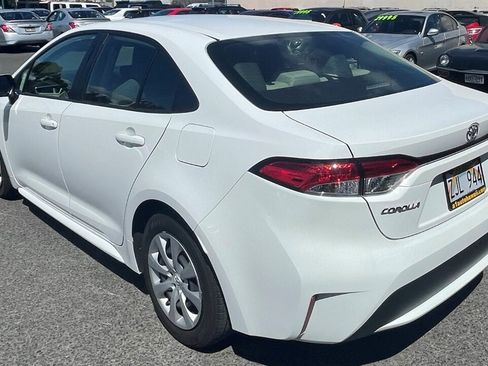 Used 2021 Toyota Corolla LE FWD image 3