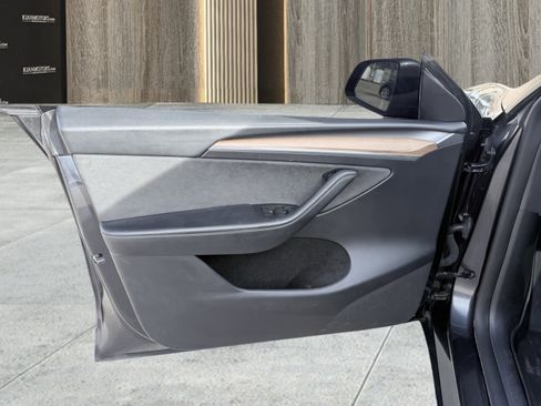 Used 2024 Tesla Model Y Long Range image 25