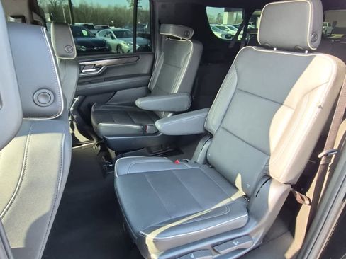Used 2025 GMC Yukon XL Elevation image 10