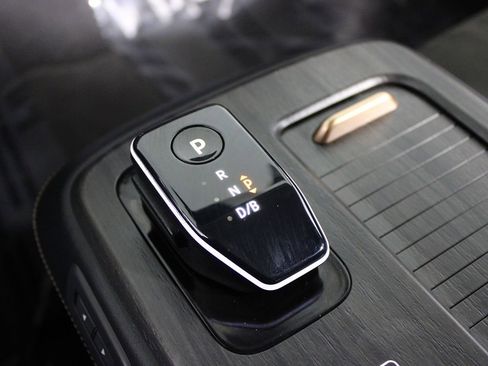 Used 2024 Nissan Ariya FWD image 11