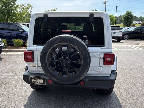 Used 2025 Jeep Wrangler Unlimited Sahara w/ Safety Group AWD/4WD image 9