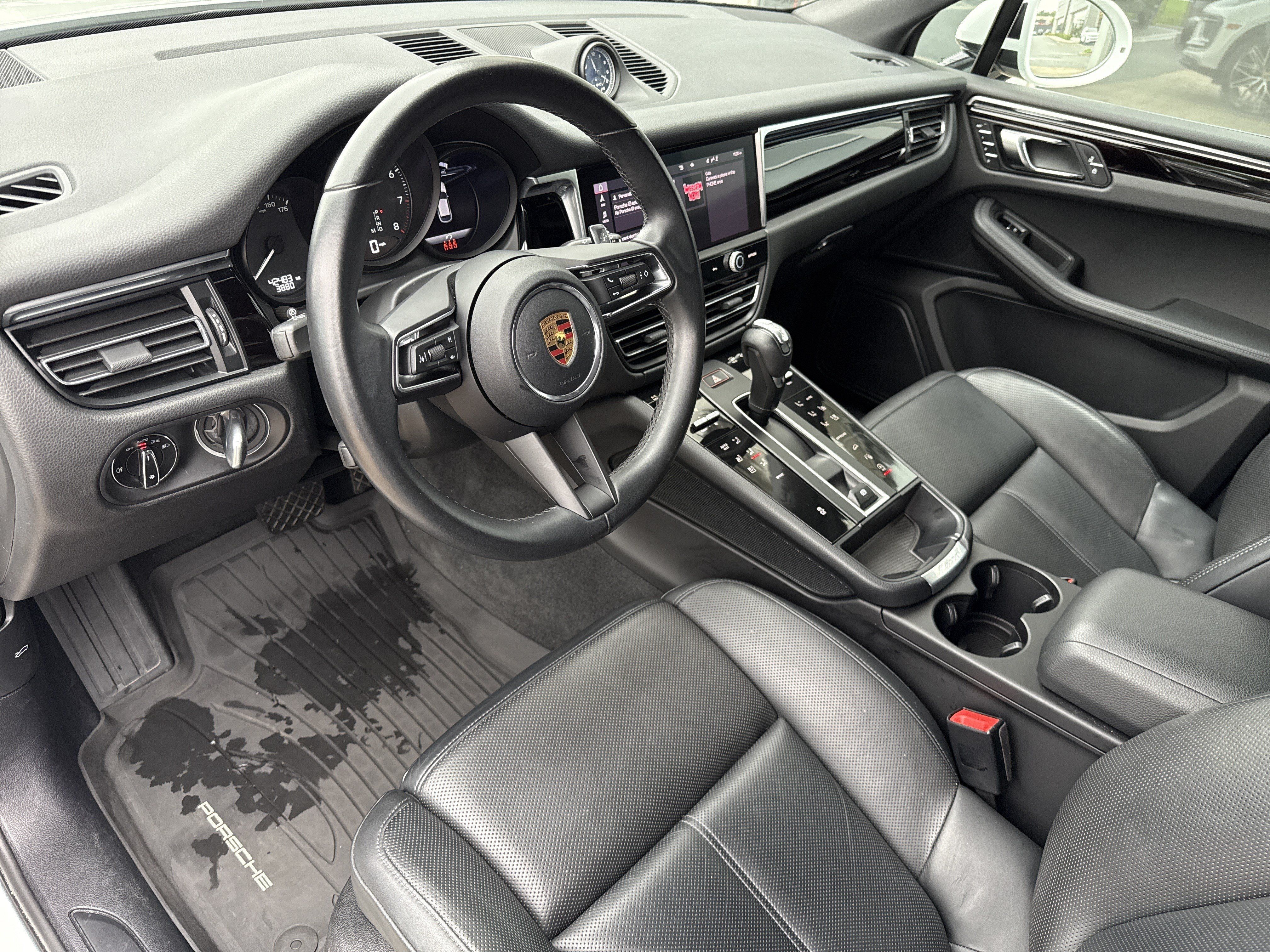 Used 2023 Porsche Macan AWD/4WD image 20