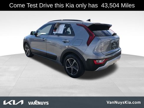 Used 2023 Kia Niro EX image 5