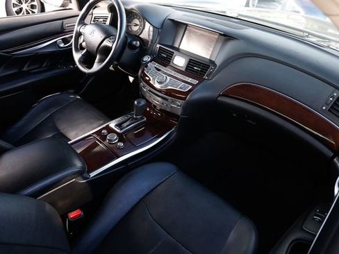 Used 2017 INFINITI Q70 3.7 image 18