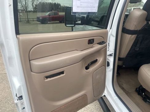 Used 2005 Chevrolet Silverado 3500 LT w/ Heavy-Duty Power Package image 16