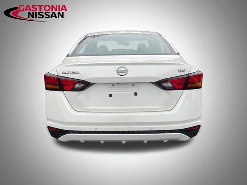 Used 2024 Nissan Altima 2.5 SV image 13