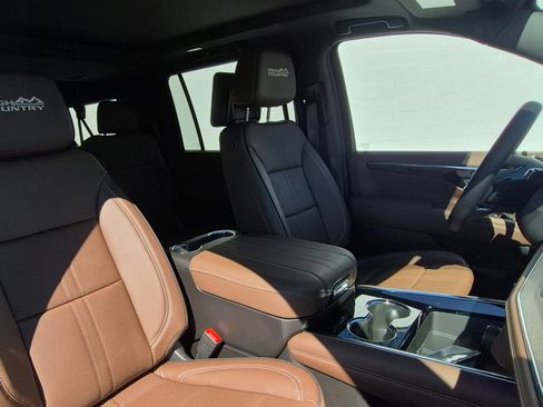 New 2026 Chevrolet Suburban High Country image 4