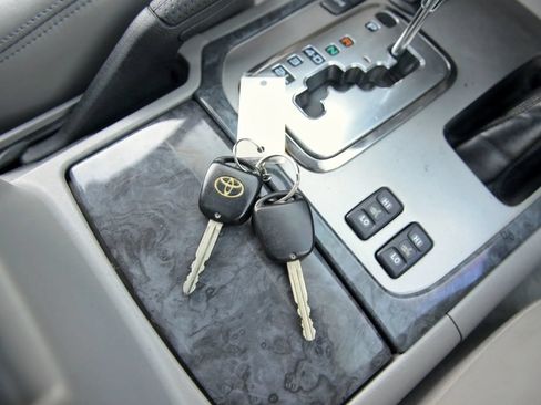 Used 2007 Toyota Land Cruiser AWD/4WD image 90
