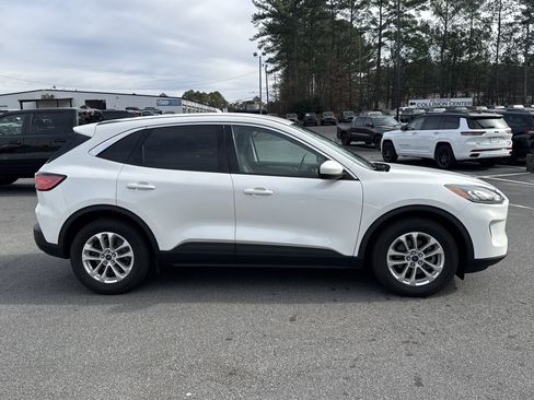 Used 2021 Ford Escape SE w/ Convenience Package image 2