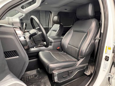 Used 2024 Ford F350 Lariat w/ Lariat Ultimate Package image 3
