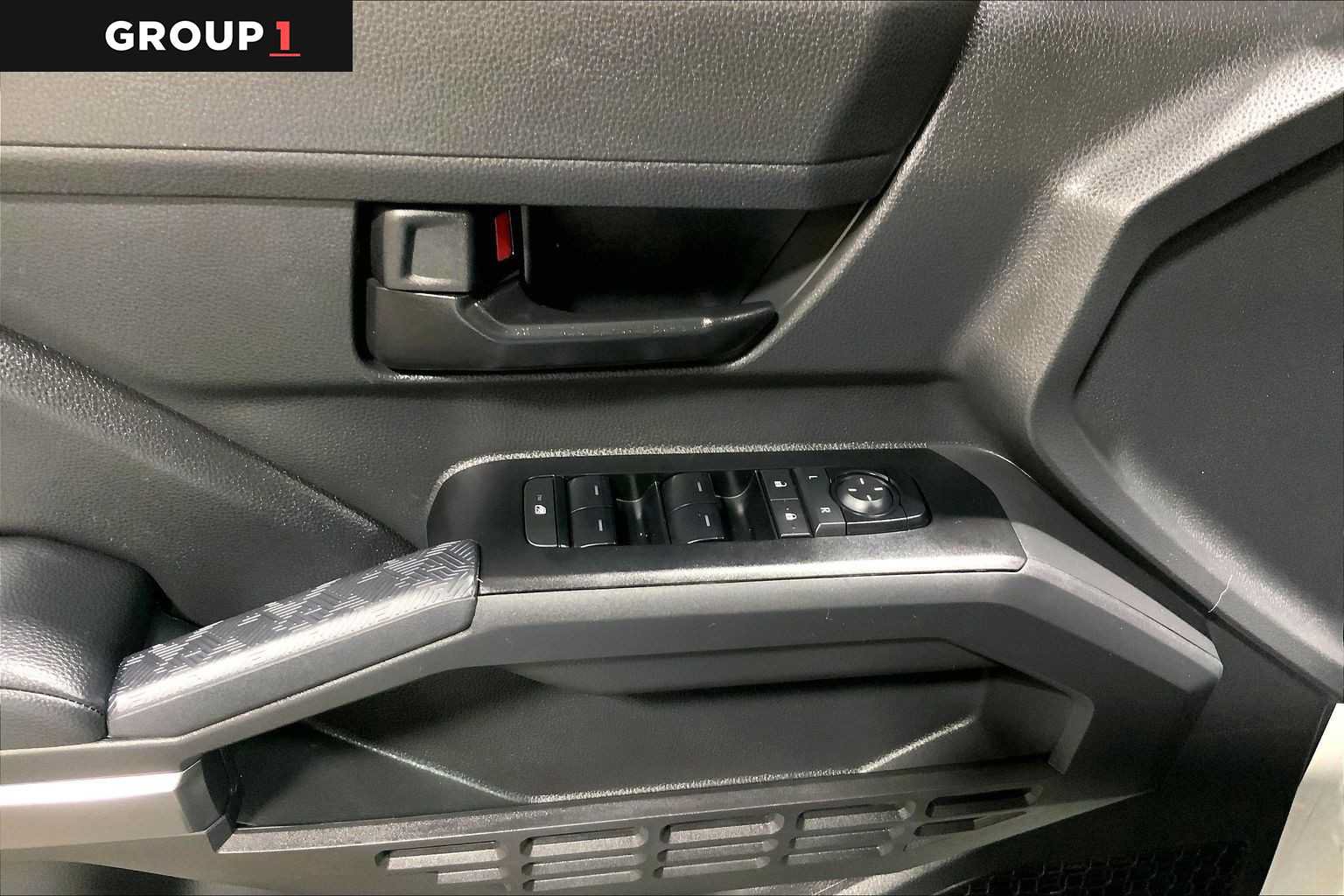 Certified 2025 Toyota Tacoma SR5 AWD/4WD image 35
