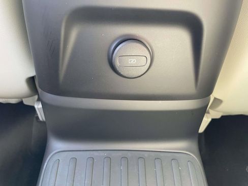 Used 2023 Volvo XC60 T8 Ultimate w/ Protection Package Premier image 15