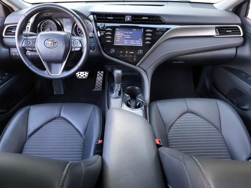 Used 2018 Toyota Camry SE w/ Convenience Package FWD image 16