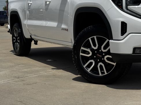 Used 2025 GMC Sierra 1500 AT4 w/ AT4 Preferred Package AWD/4WD image 12
